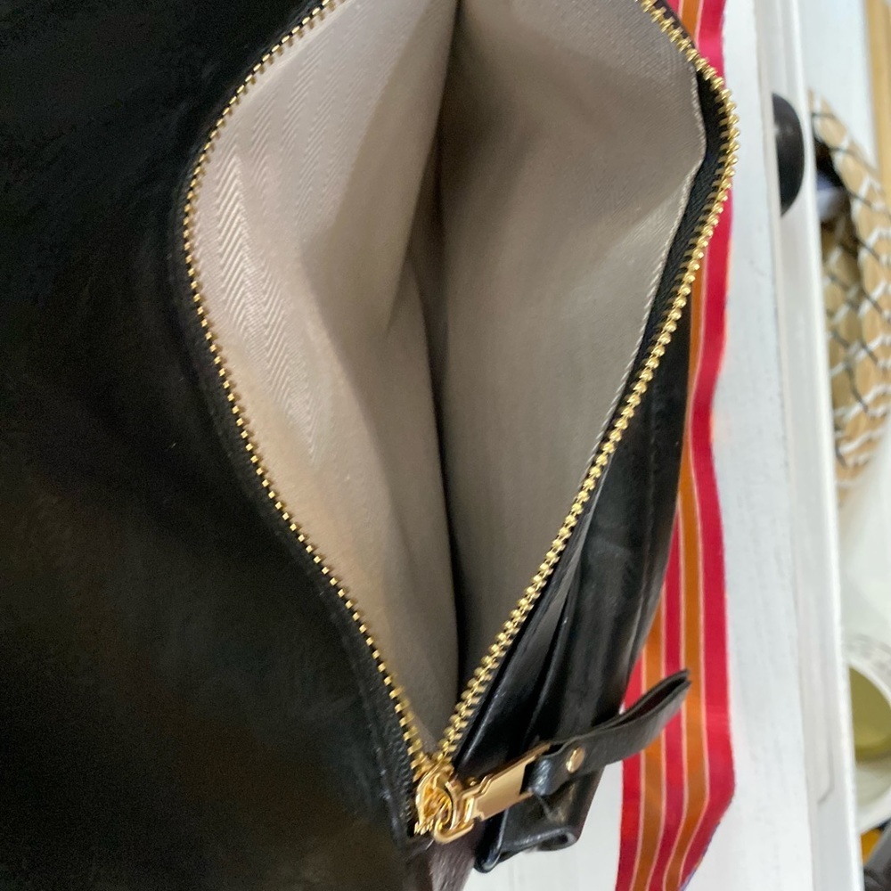 Brand NEW~Camden Bag w/ Metallic Lavender Camo Crossbody Strap 💜💚 - Picture 8 of 11